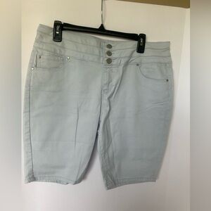 d Jeans Modern Fit‎ Bermuda Shorts Color Ice White Women’s Size 14